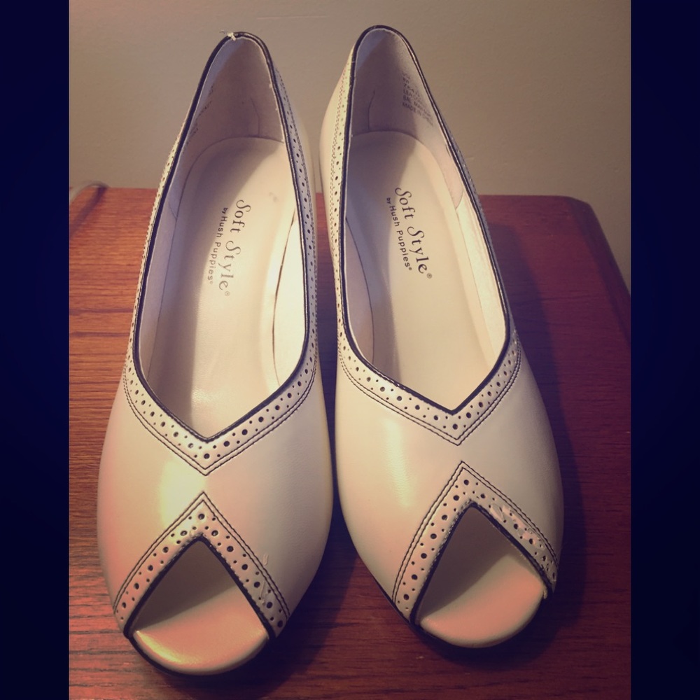 Soft Style by Hush Puppies Peep-Toe Pumps